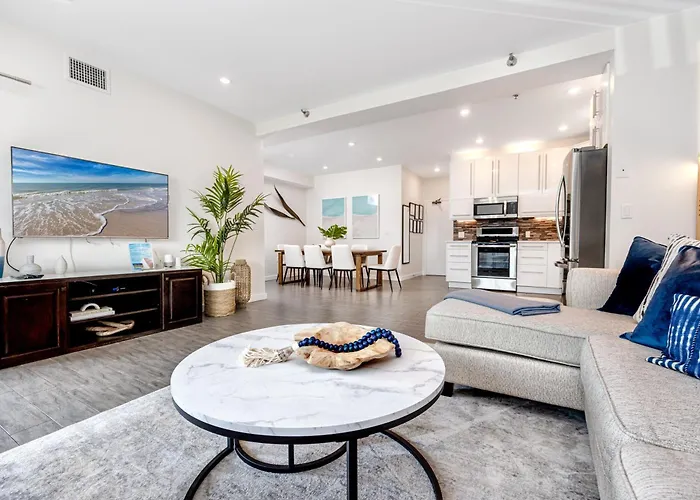 Apartment Redington Retreat - Immaculate With Water Views, Pool, Hot Tub *