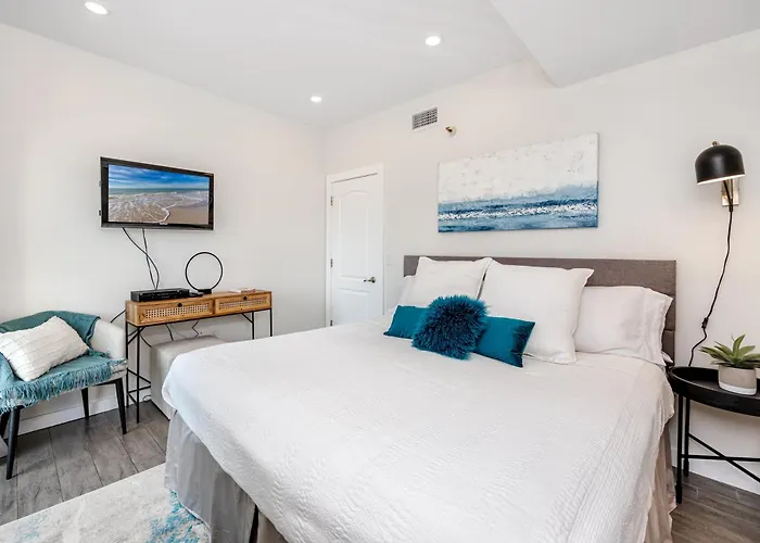 Redington Retreat - Immaculate With Water Views, Pool, Hot Tub Apartment Clearwater Beach