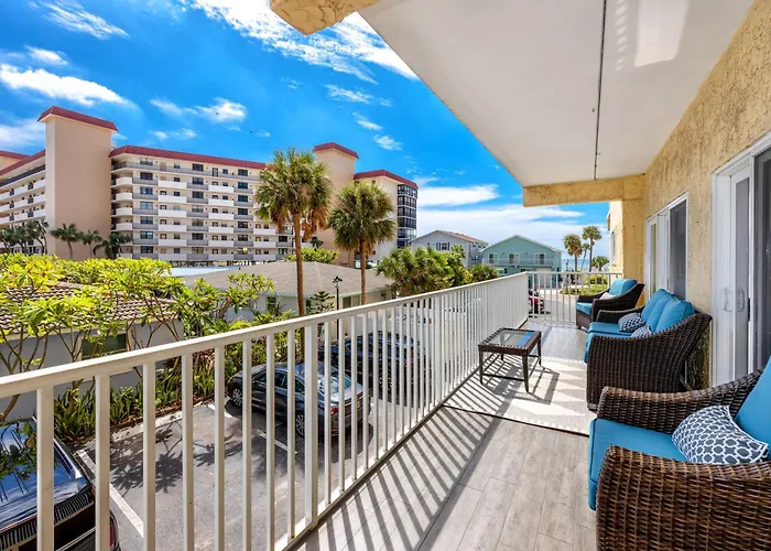 Redington Retreat - Immaculate With Water Views, Pool, Hot Tub Clearwater Beach