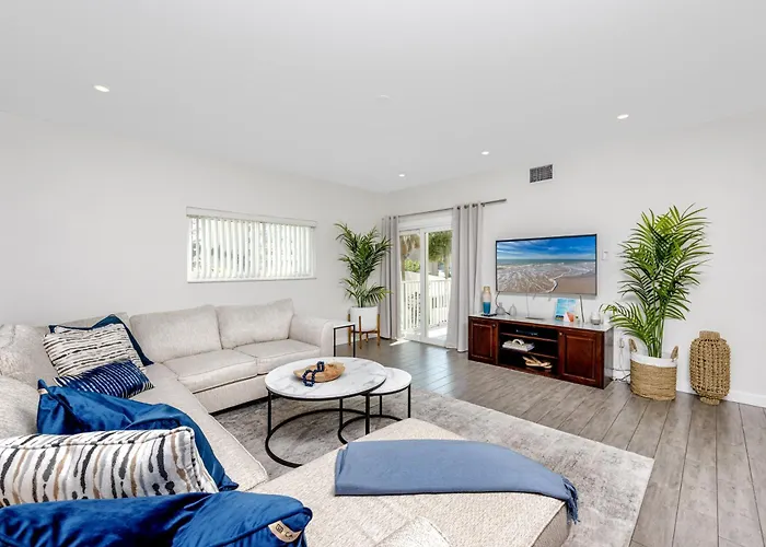 Apartment Redington Retreat - Immaculate With Water Views, Pool, Hot Tub *