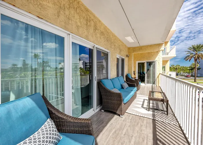 Apartment Redington Retreat - Immaculate With Water Views, Pool, Hot Tub *