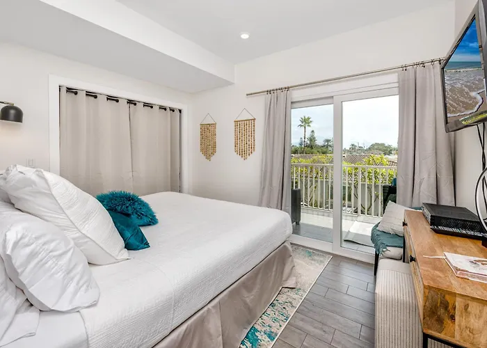 Redington Retreat - Immaculate With Water Views, Pool, Hot Tub Clearwater Beach