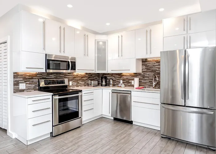 Redington Retreat - Immaculate With Water Views, Pool, Hot Tub * Clearwater Beach