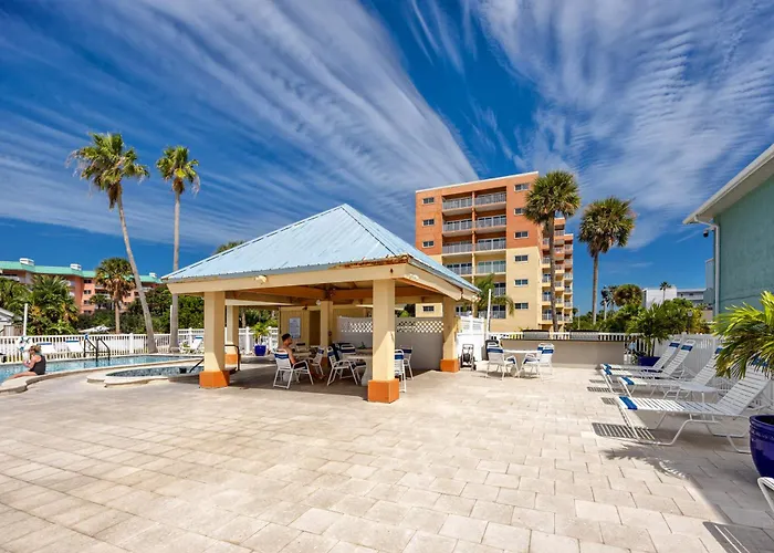 Apartment Redington Retreat - Immaculate With Water Views, Pool, Hot Tub
