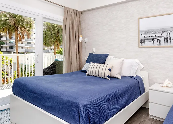 Apartment Redington Retreat - Immaculate With Water Views, Pool, Hot Tub Clearwater Beach