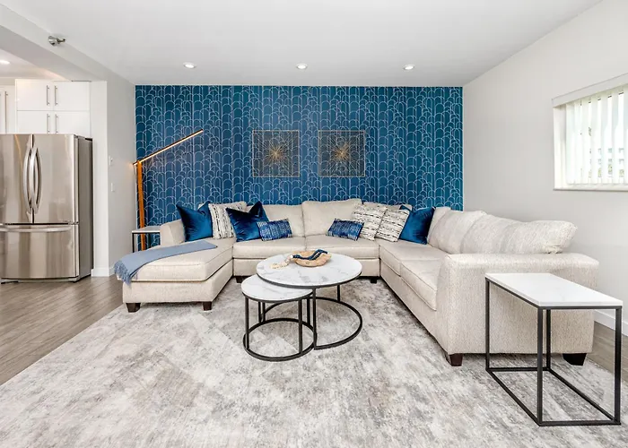Apartment Redington Retreat - Immaculate With Water Views, Pool, Hot Tub
