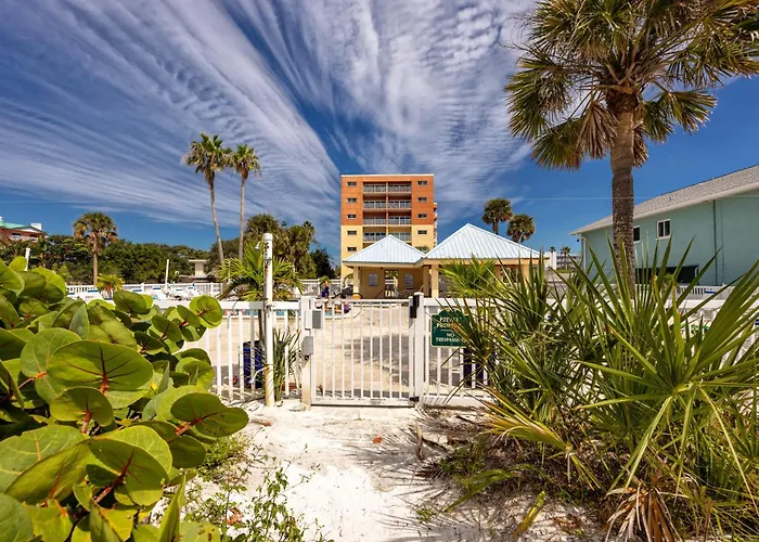 Redington Retreat - Immaculate With Water Views, Pool, Hot Tub Apartment Clearwater Beach