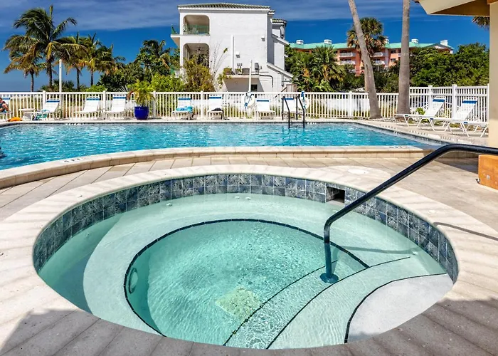 Redington Retreat - Immaculate With Water Views, Pool, Hot Tub Apartment Clearwater Beach