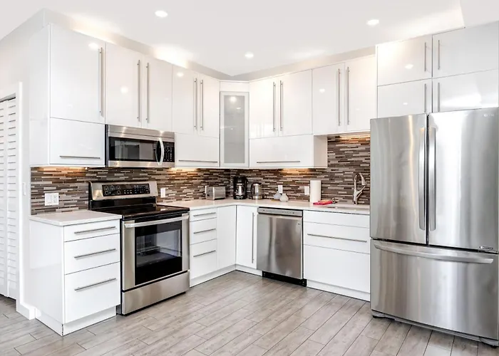 Redington Retreat - Immaculate With Water Views, Pool, Hot Tub * Clearwater Beach