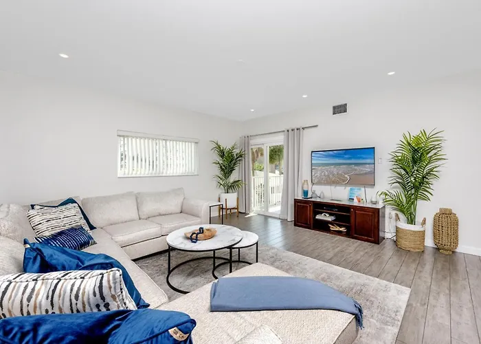 Redington Retreat - Immaculate With Water Views, Pool, Hot Tub Clearwater Beach