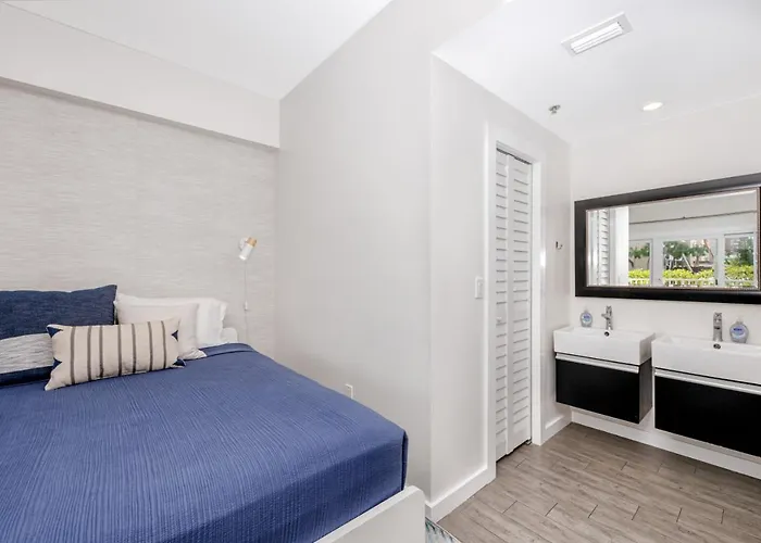 Redington Retreat - Immaculate With Water Views, Pool, Hot Tub Apartment Clearwater Beach