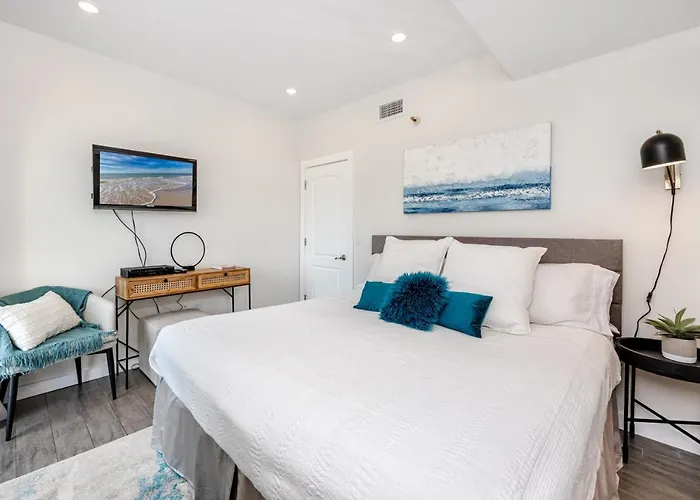 Redington Retreat - Immaculate With Water Views, Pool, Hot Tub Apartment Clearwater Beach
